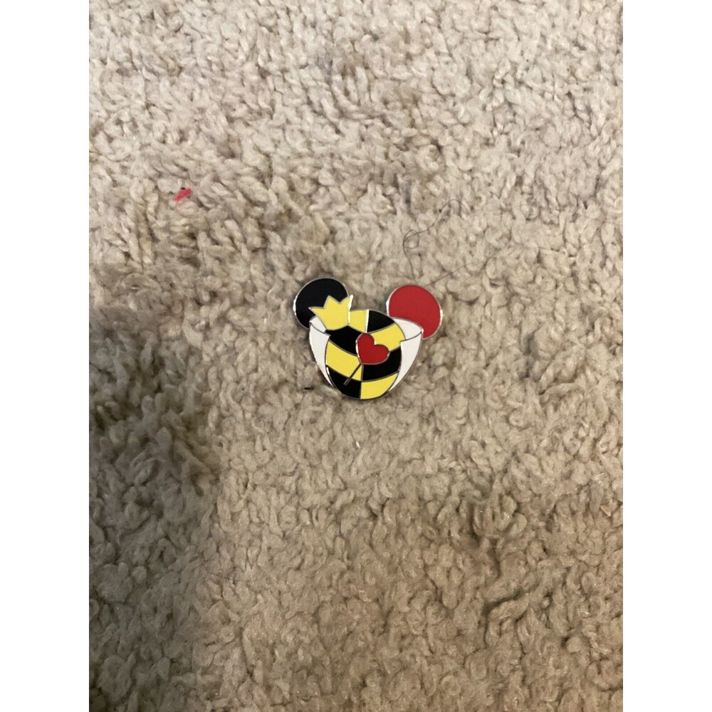 Queen of Hearts Villains Mickey Head Icon Mystery Disney Parks Pin Trading Pins